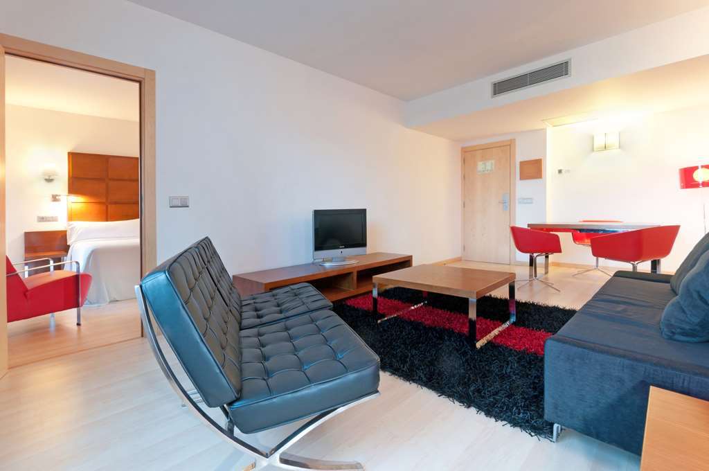 Zentral Ave 4*