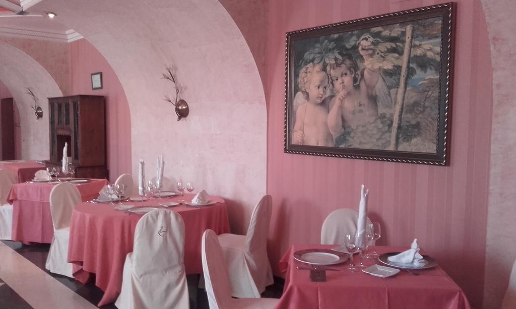El Cisne Hotel