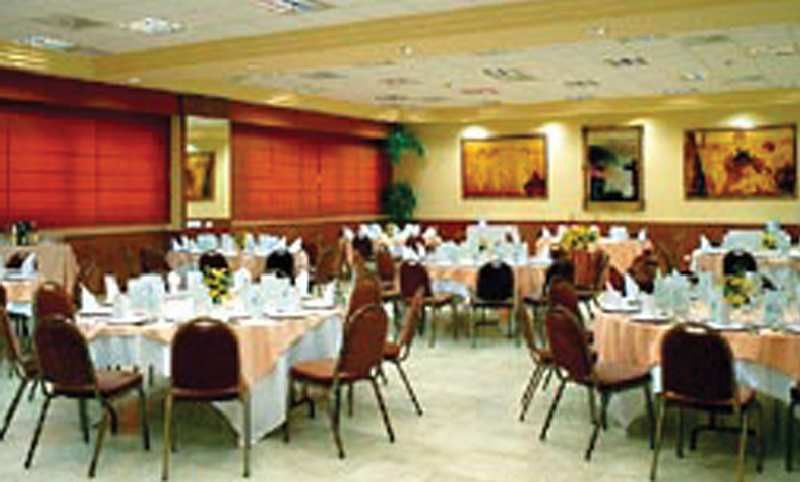 Hotel Ilunion Romareda 4*