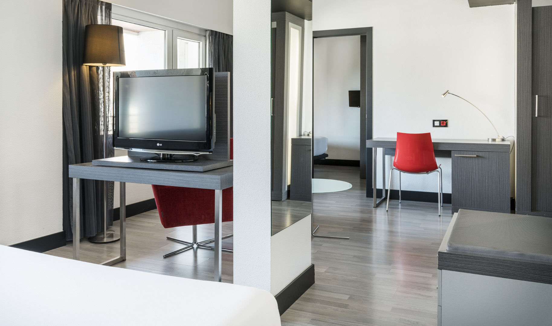 Hotel Ilunion Romareda 4*