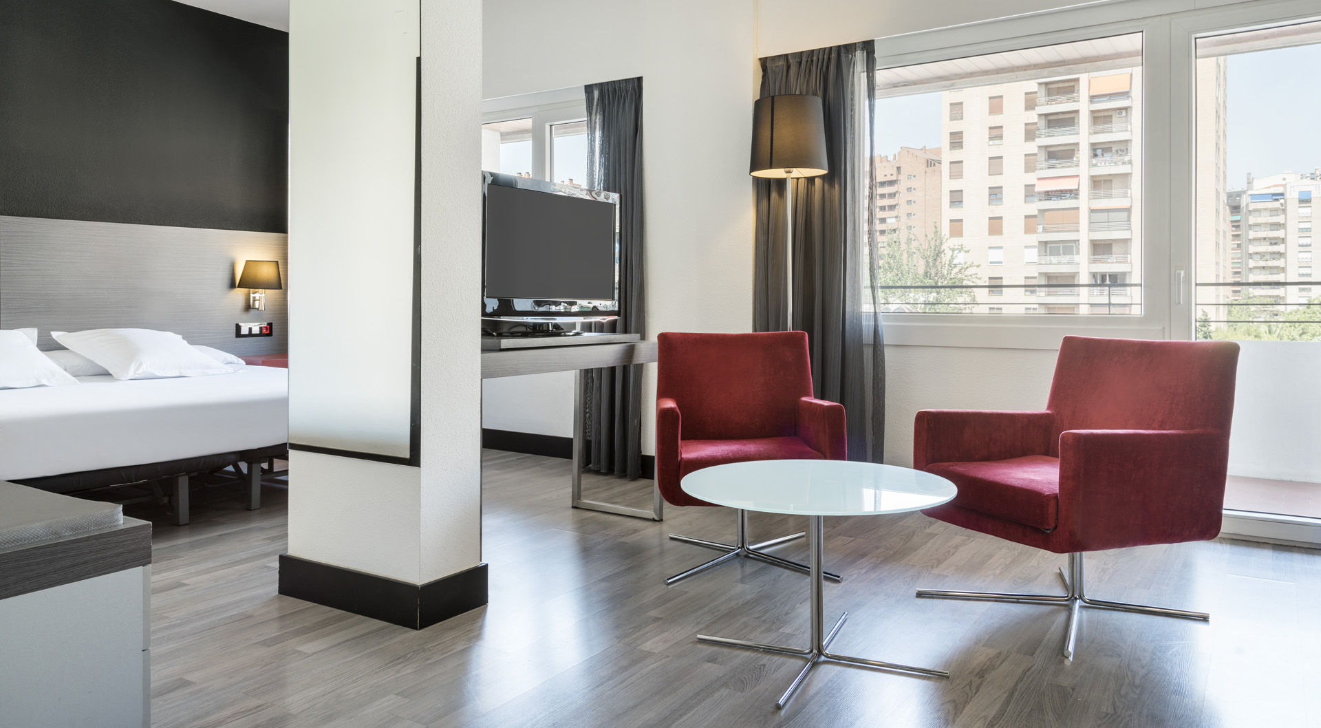 Hotel Ilunion Romareda 4*