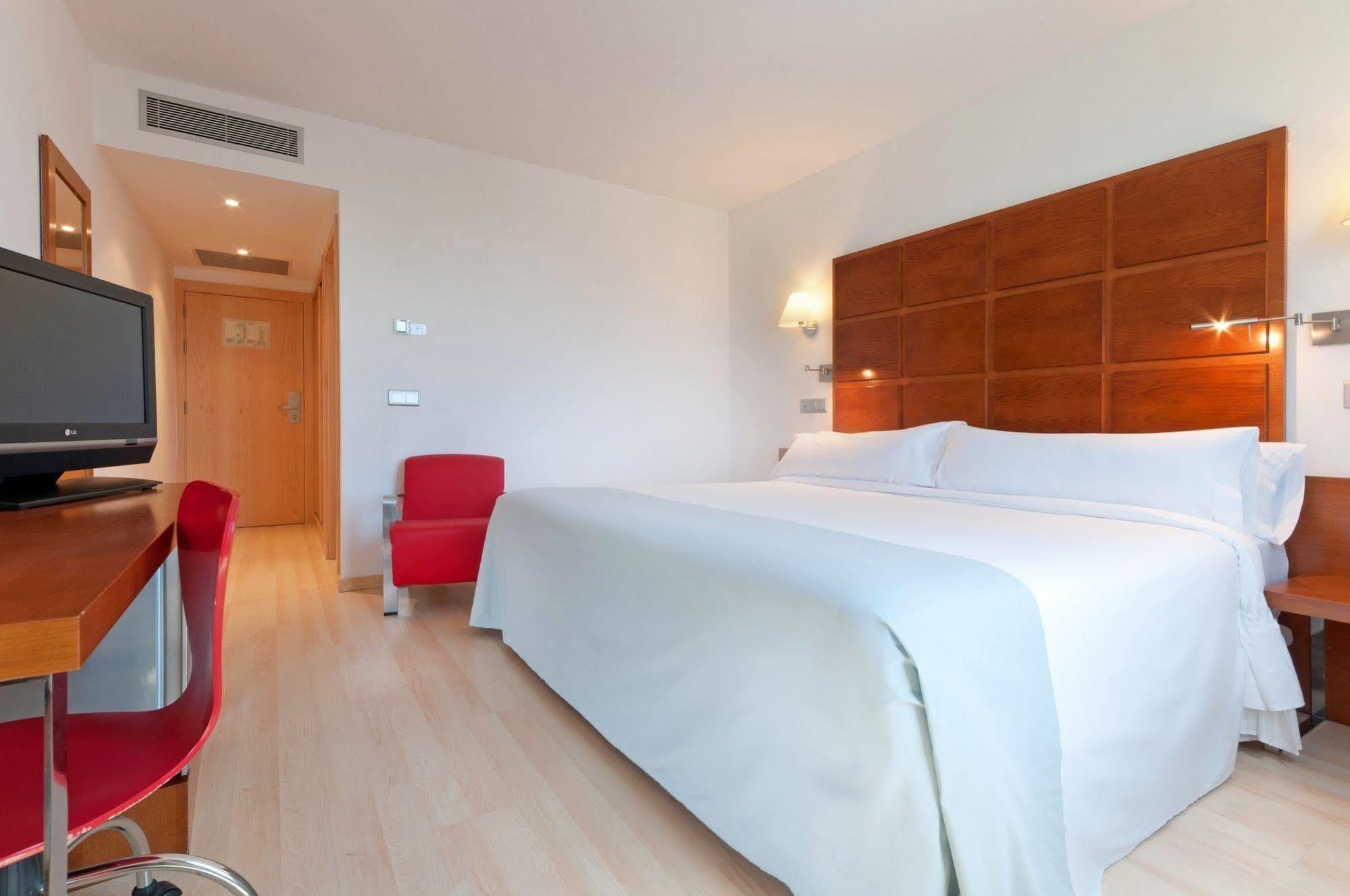 Zentral Ave Hotel