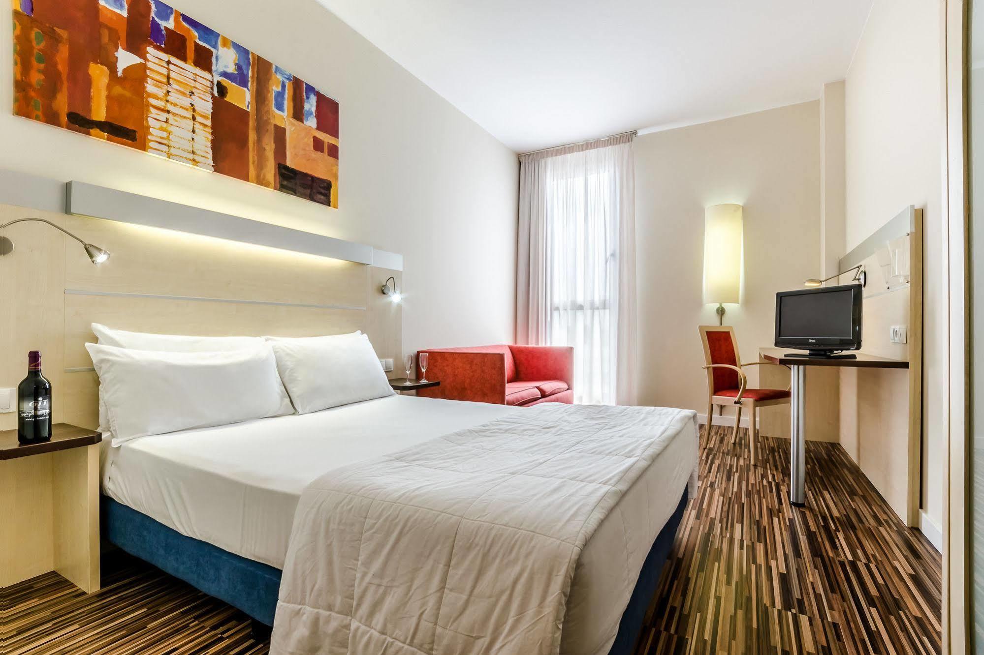 Hotel Yit Ciudad De 3*