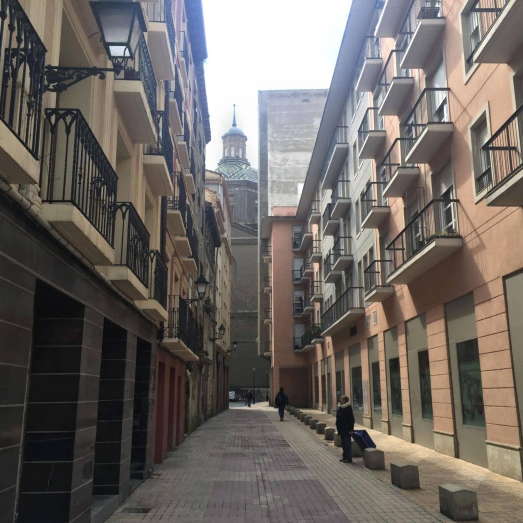 Auhabitat Zaragoza, Edificio De Turísticos Con Facilidad De Parking