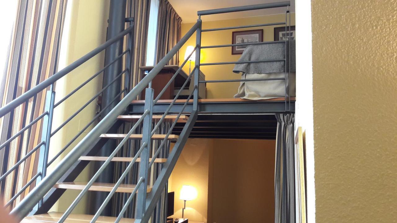 Vtz Orus Factory - Parking Muy Economico Hotel