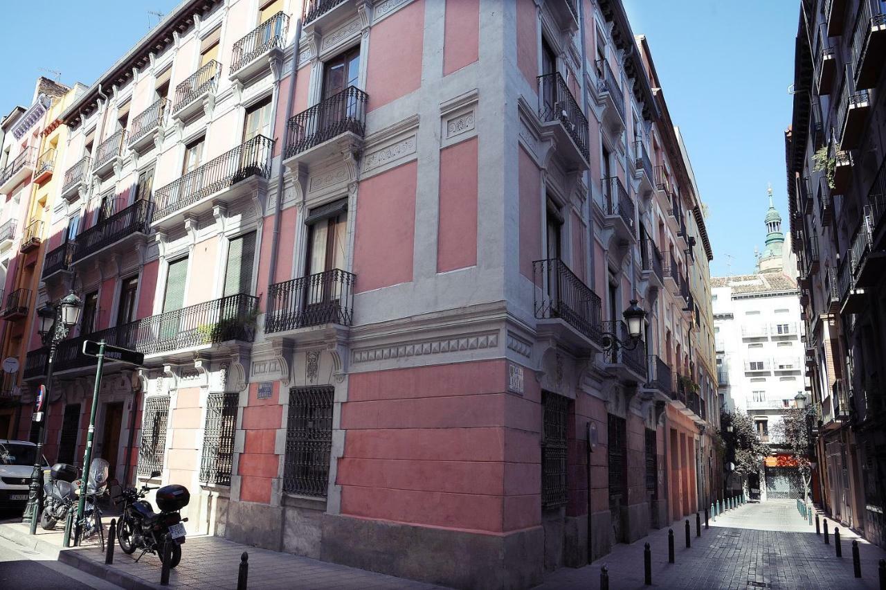 Dones En El Casco Histórico De *