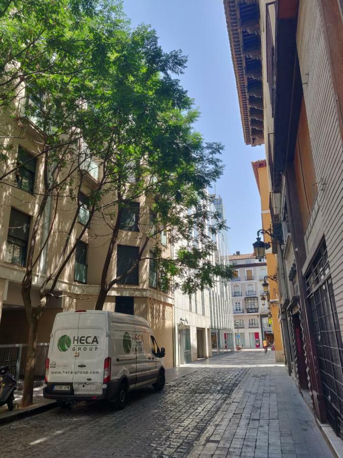 New, Cozy Plaza Del Pilar-fuenclara Apartment